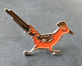 ROAD RUNNER BIRD LAPEL PIN BADGE 1.25 INCHES - $5.64