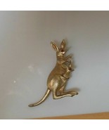 Vintage Avon Movable Kangaroo/Baby Brooch/Pin - $9.41