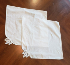 2 White Cotton Table Napkins Applique Corners - $2.97